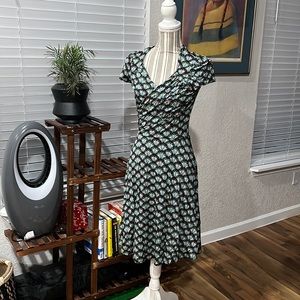 Leota fan dress. Short sleeve. Medium M